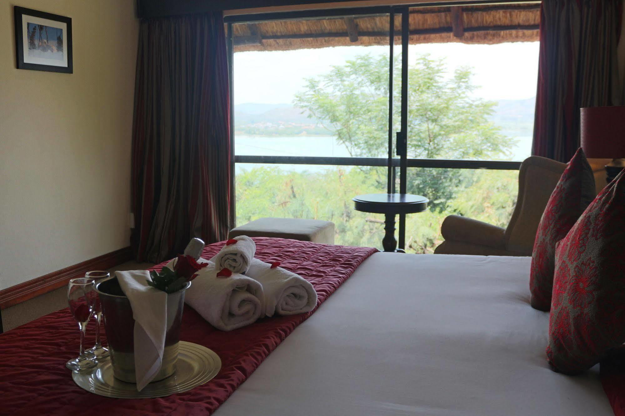 Galagos Lodge Хартбееспоорт Екстериор снимка