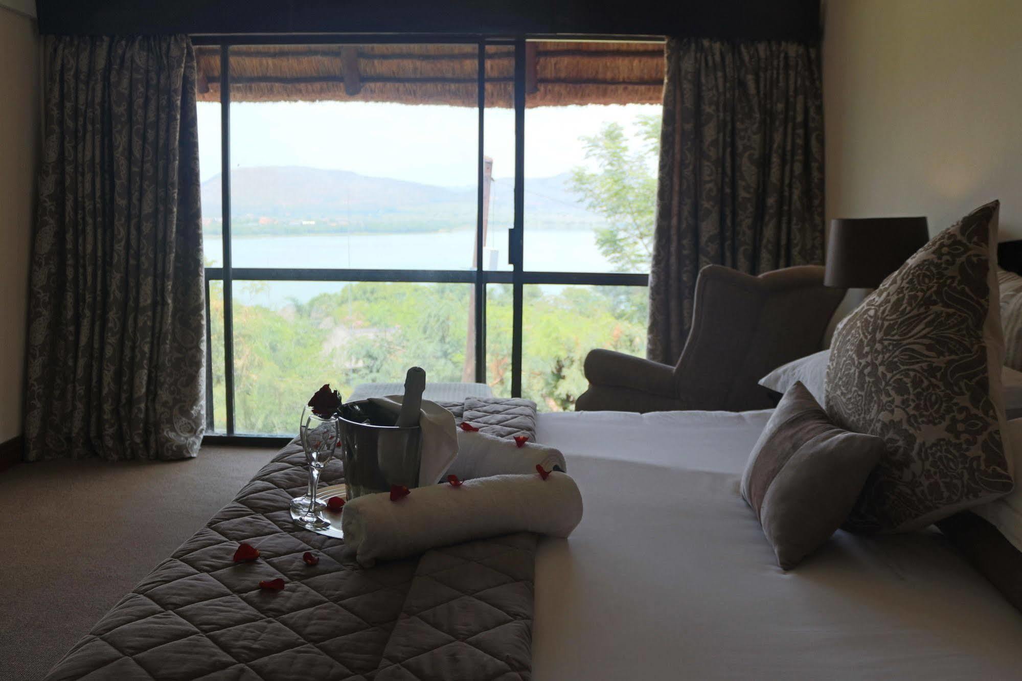 Galagos Lodge Хартбееспоорт Екстериор снимка